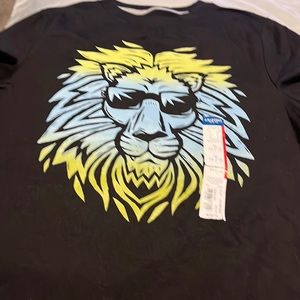 Black lion design tee